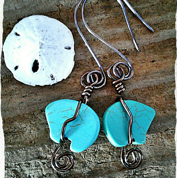Howlite Turquoise Zuni Fetish Bear Earrings - Picture 3 of 5